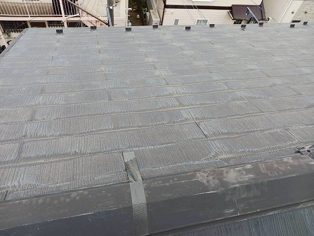 朝霞市で訪問営業による悪質な棟板金工事を発見した事例、外壁の浮きも生じていました